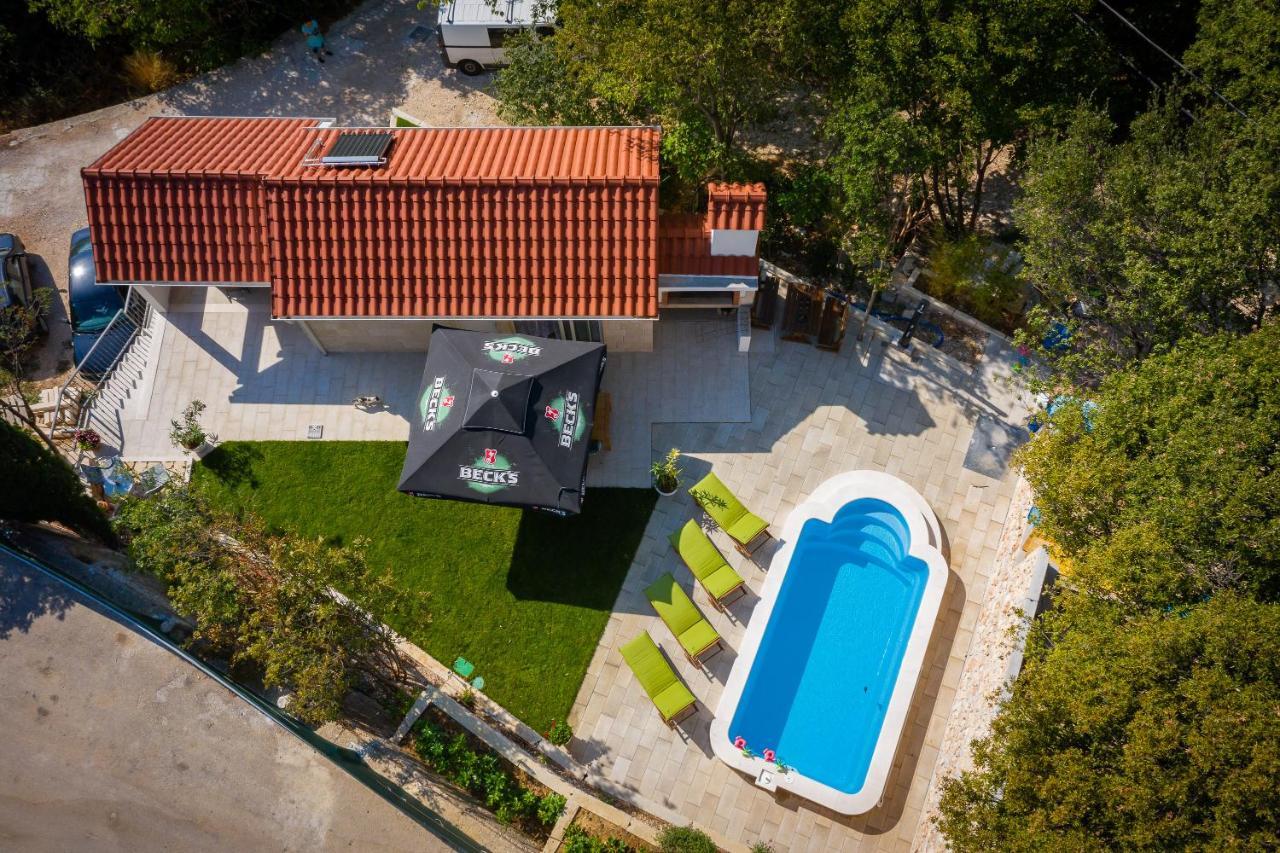 Leoma With Heated Pool Villa *